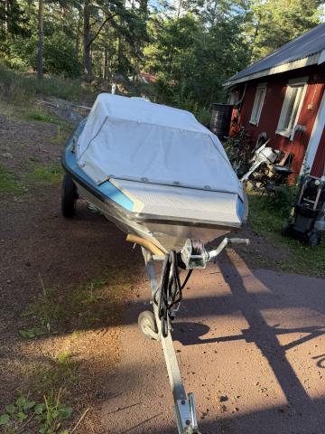 Busters för och trailer