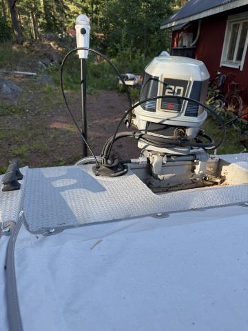 Busters akter med Evinrude 20 hk utombordare